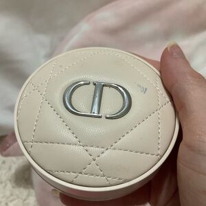 Dior cushion powder light shade